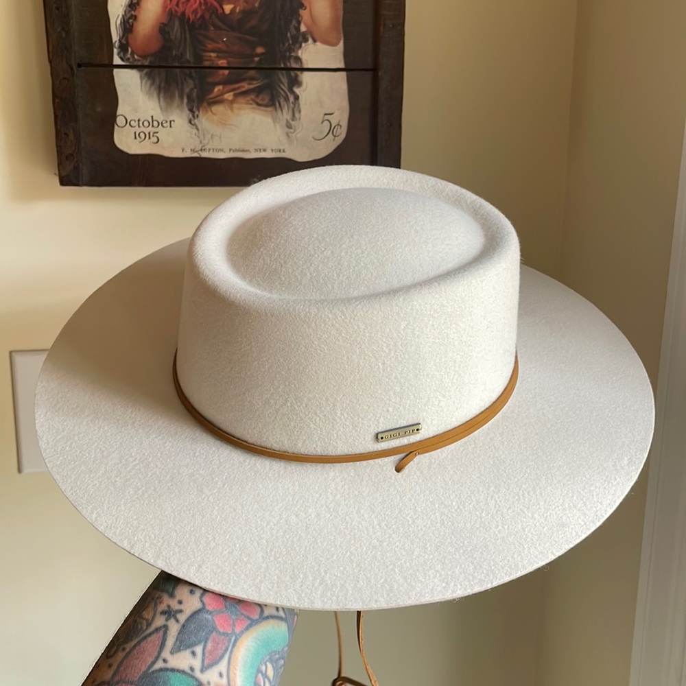 GIGI PIP Wren flat brim hat off white